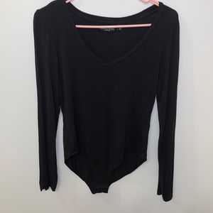 black basic long sleeve bodysuit